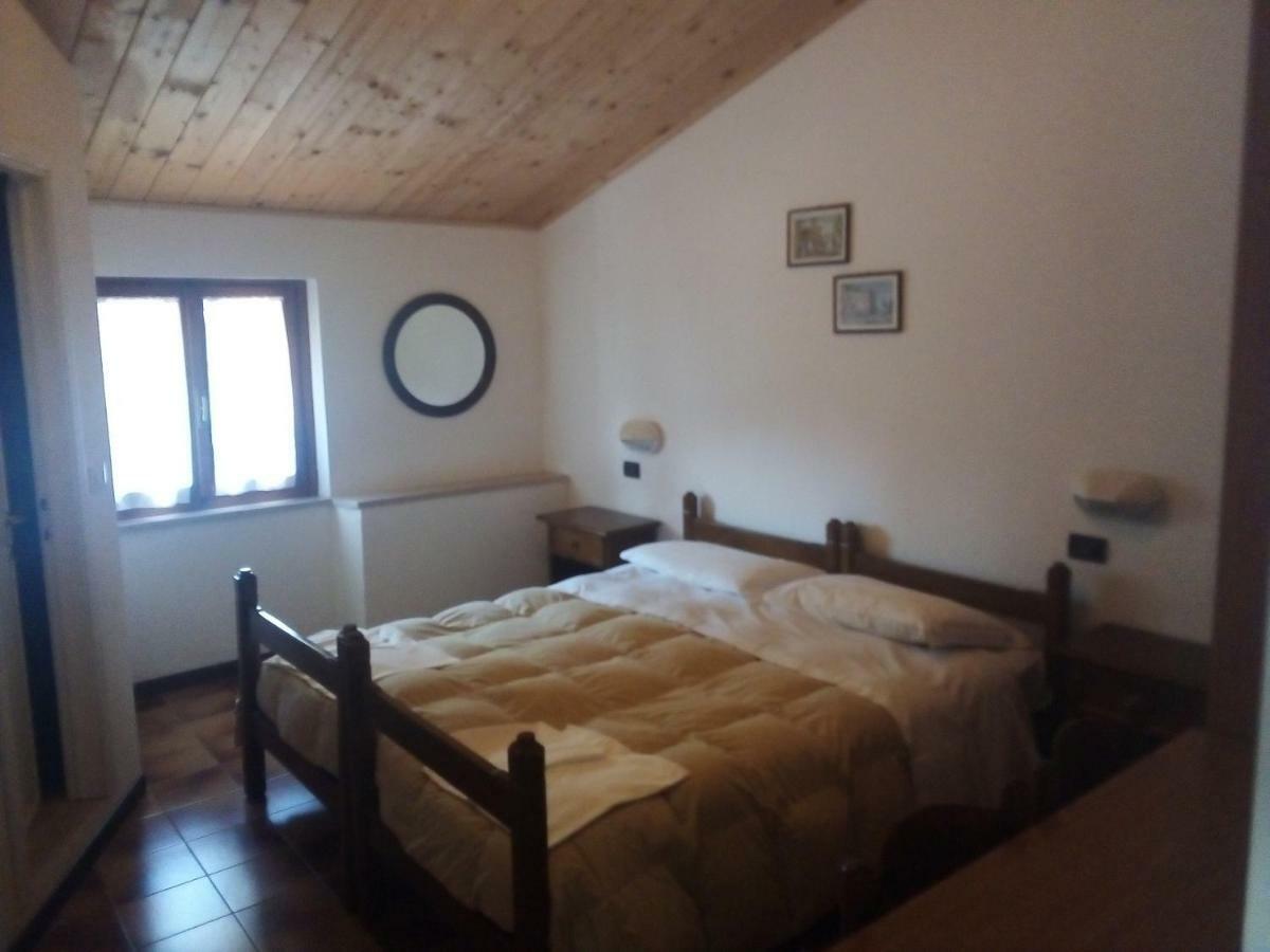 La Foresta Albergo Ristorante Pizzeria 巴迪亚普拉塔基利亚 外观 照片