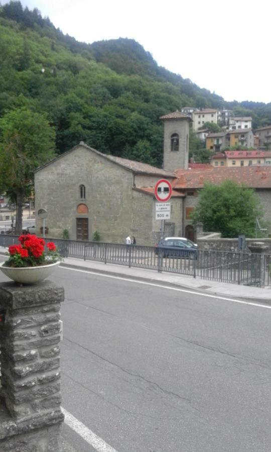 La Foresta Albergo Ristorante Pizzeria 巴迪亚普拉塔基利亚 外观 照片