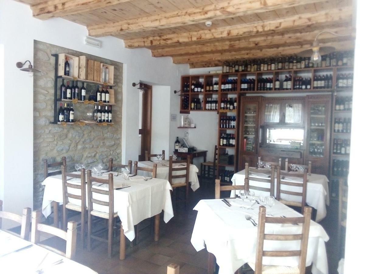 La Foresta Albergo Ristorante Pizzeria 巴迪亚普拉塔基利亚 外观 照片