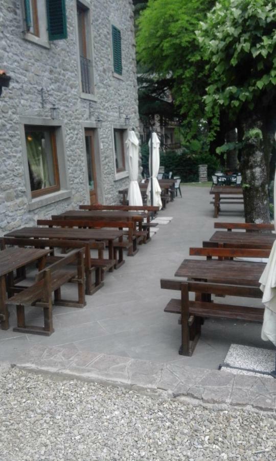 La Foresta Albergo Ristorante Pizzeria 巴迪亚普拉塔基利亚 外观 照片